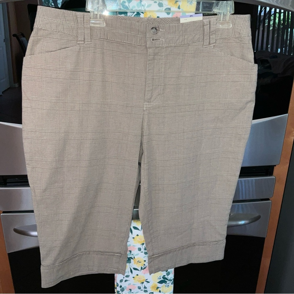 St. John’s Bay Bermuda Shorts Womens 14P Stretch Plaid Khaki Tan Brown NWT